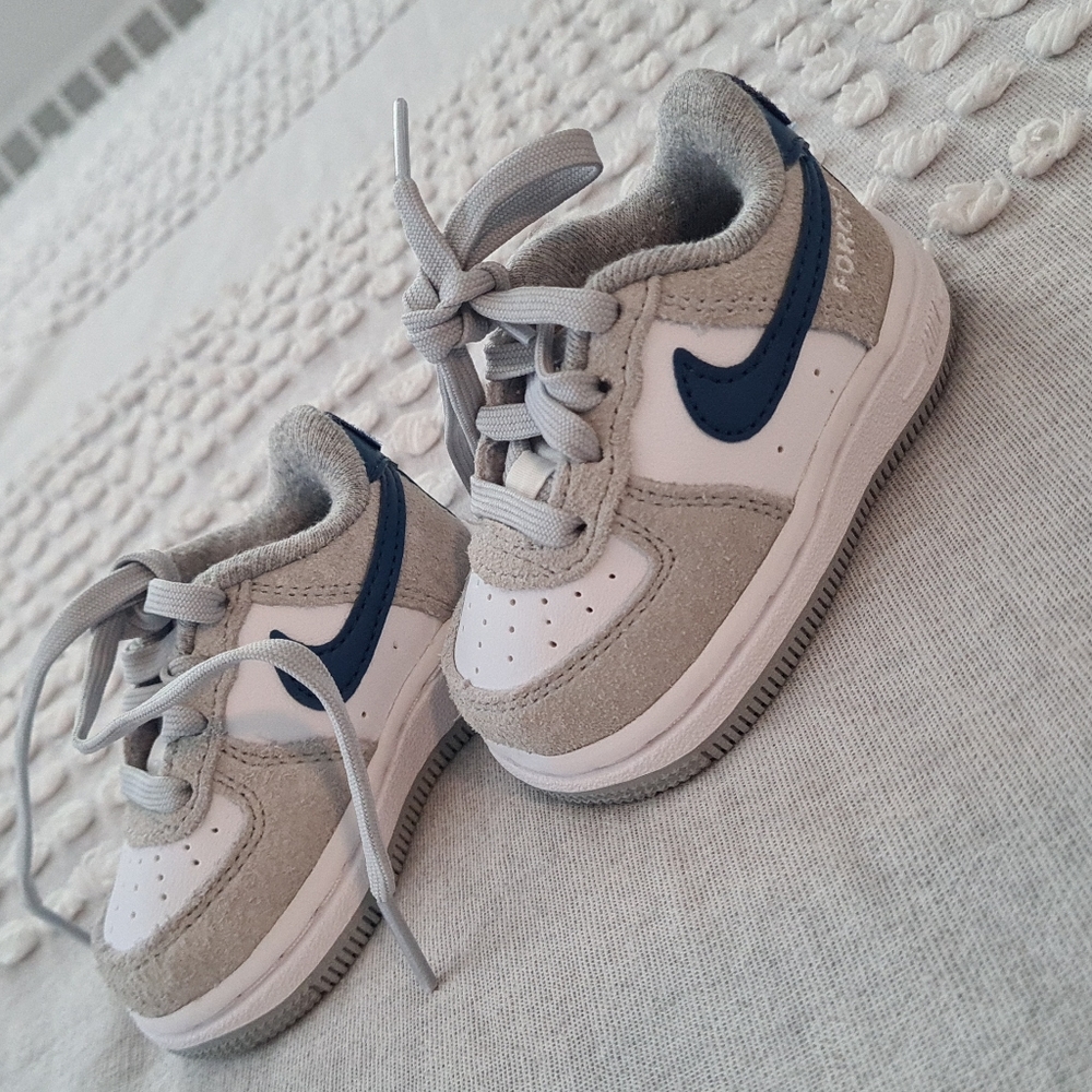 Nike,2c, grey, white, and blue